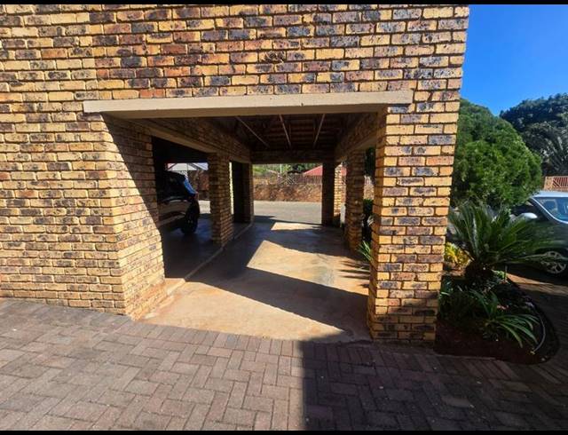 3 BEDROOM TOWNHOUSE FOR SALE IN MAGALIESKRUIN